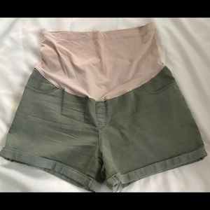 Liz lange maternity shorts size L green color